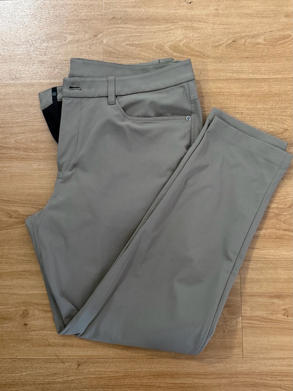 Lululemon men’s slim fit ABC pants